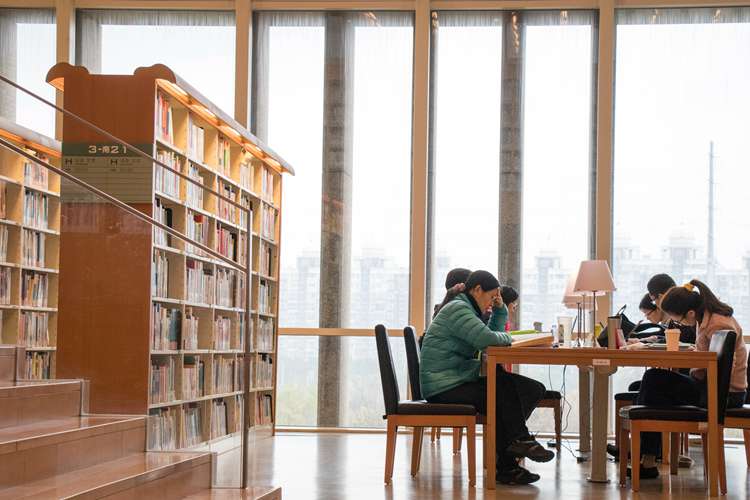 低價自費(fèi)出書需要多少錢，自費(fèi)出版，經(jīng)濟(jì)實(shí)惠的出書方案及成本解析